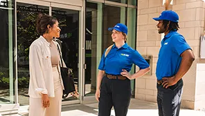 Retail customer shaking hands with 1-800-GOT-JUNK? team member